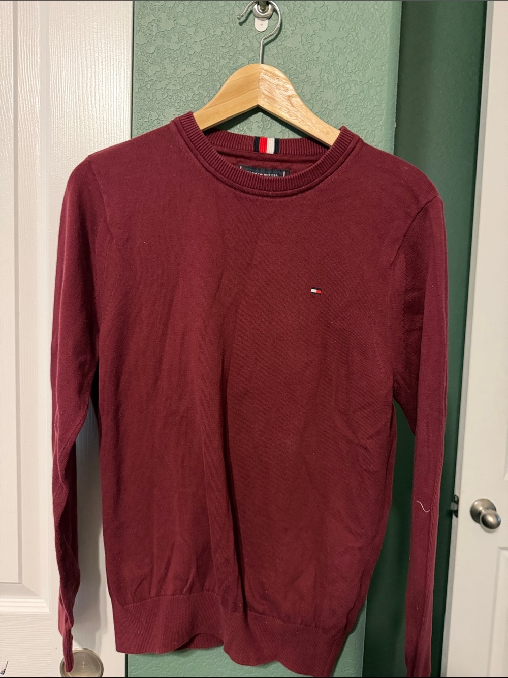 Tommy Hilfiger Men's Burgundy Crewneck Pullover Sweater